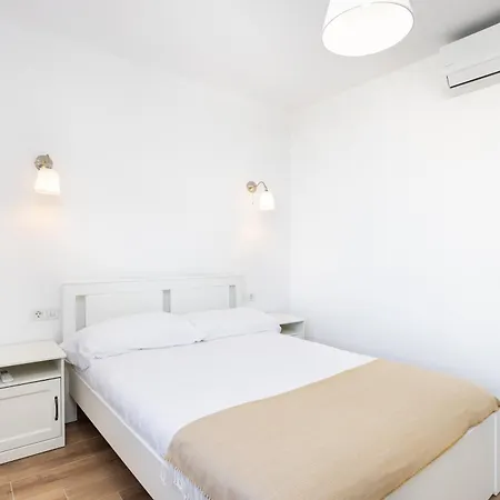 Home2book Spacious With Private Parking 아파트