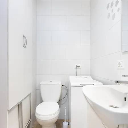 Home2book Spacious With Private Parking アパート *